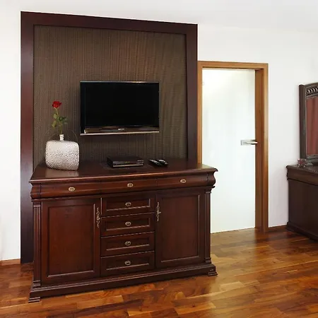 Lux Hotel Onyx